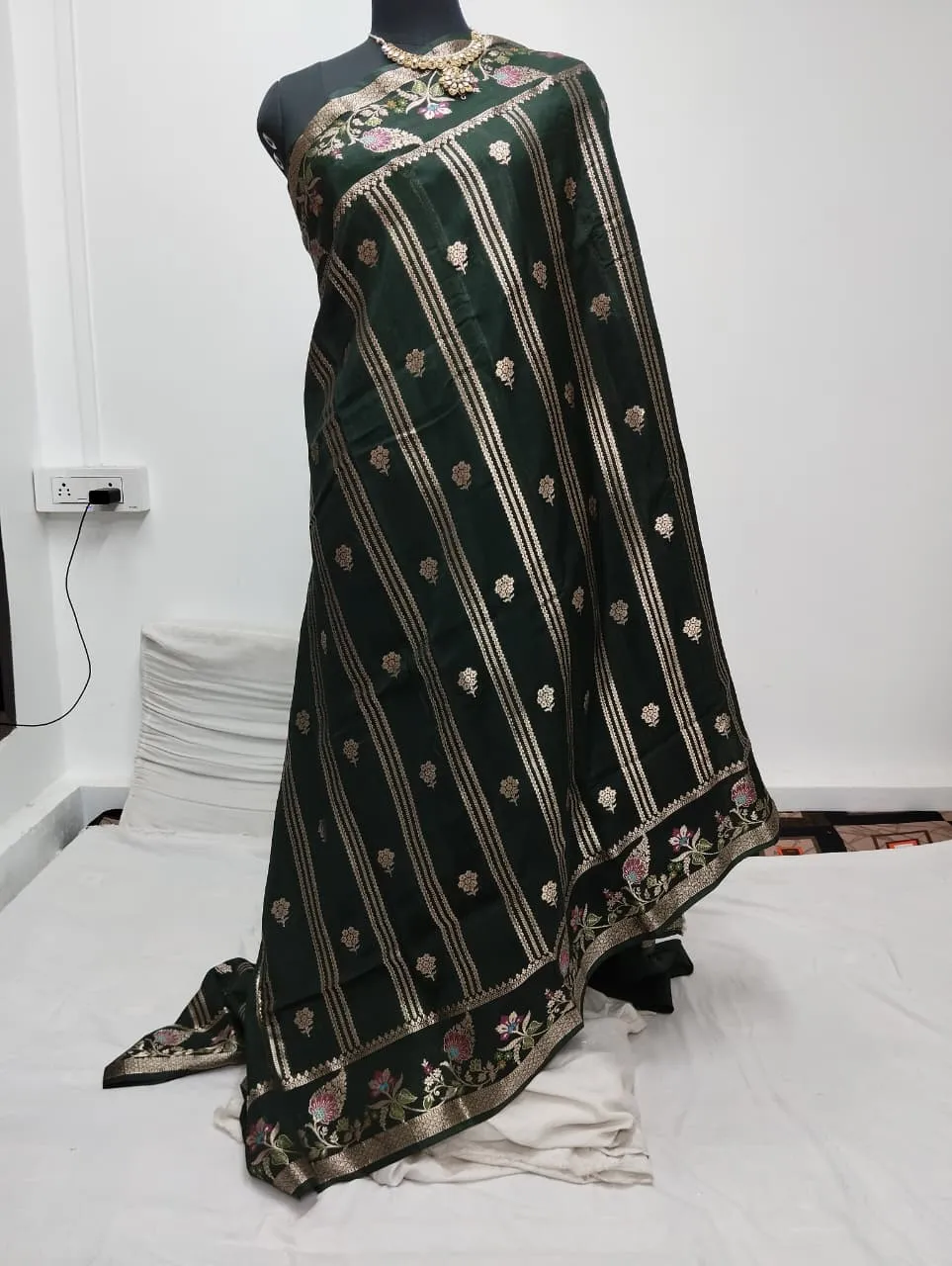 Banarasi Floral Stripe Jaal Soft Silk Saree